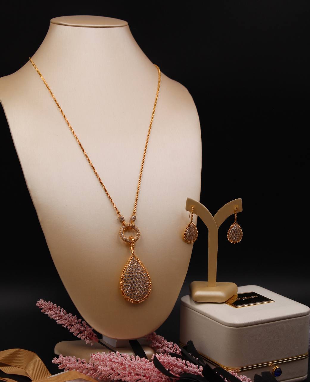 BOUCHERON PARIS  Necklace & Earrings