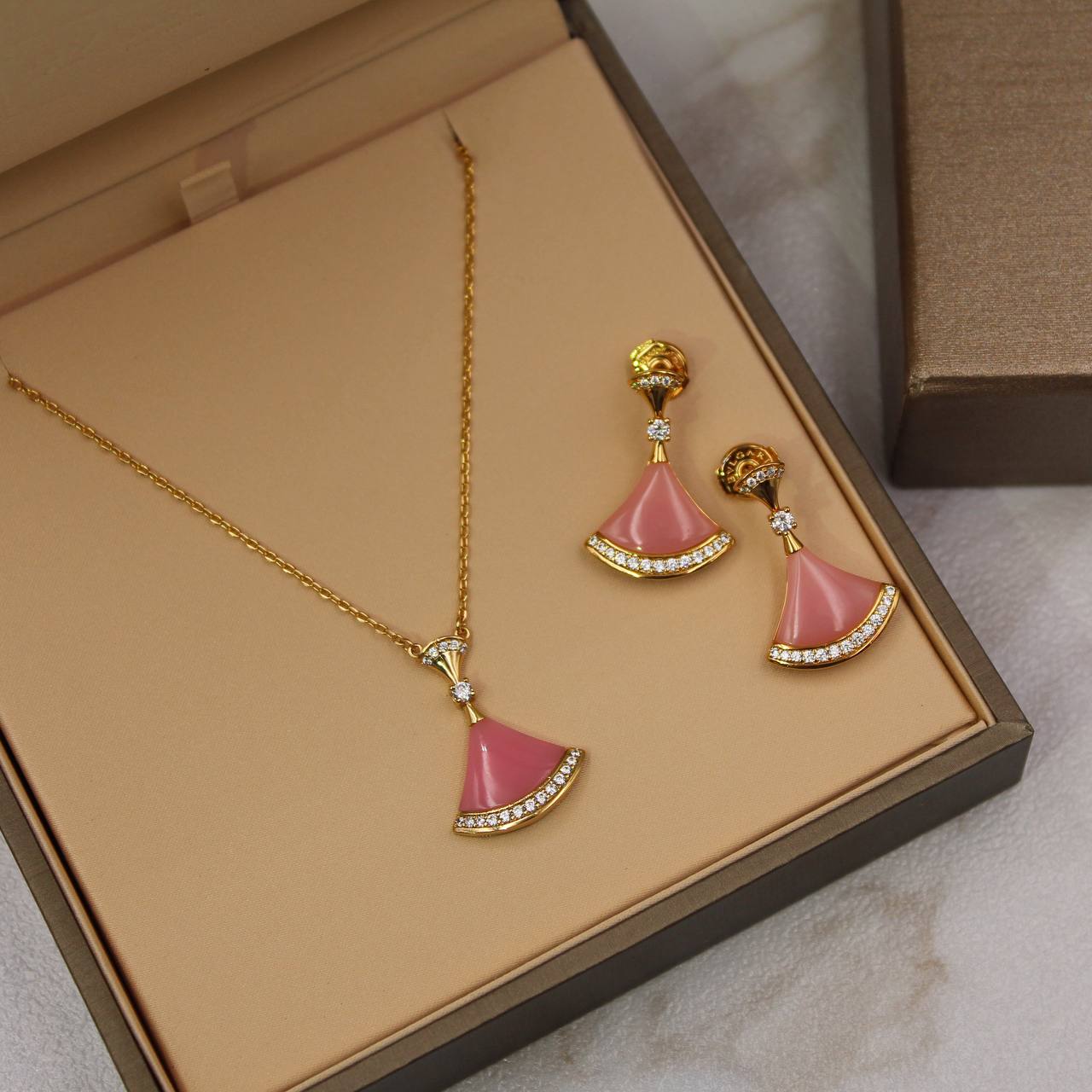 BVLGARI  DIVA Necklace & Earings pink Stone 🩷