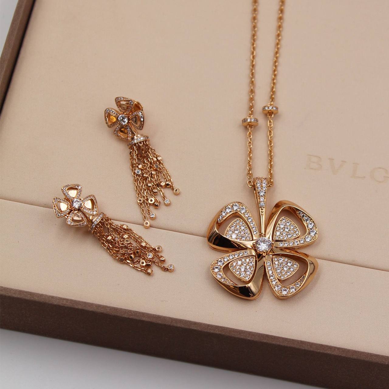 💕*BVLGARI*💕  Long Necklace with Earrings  🌸