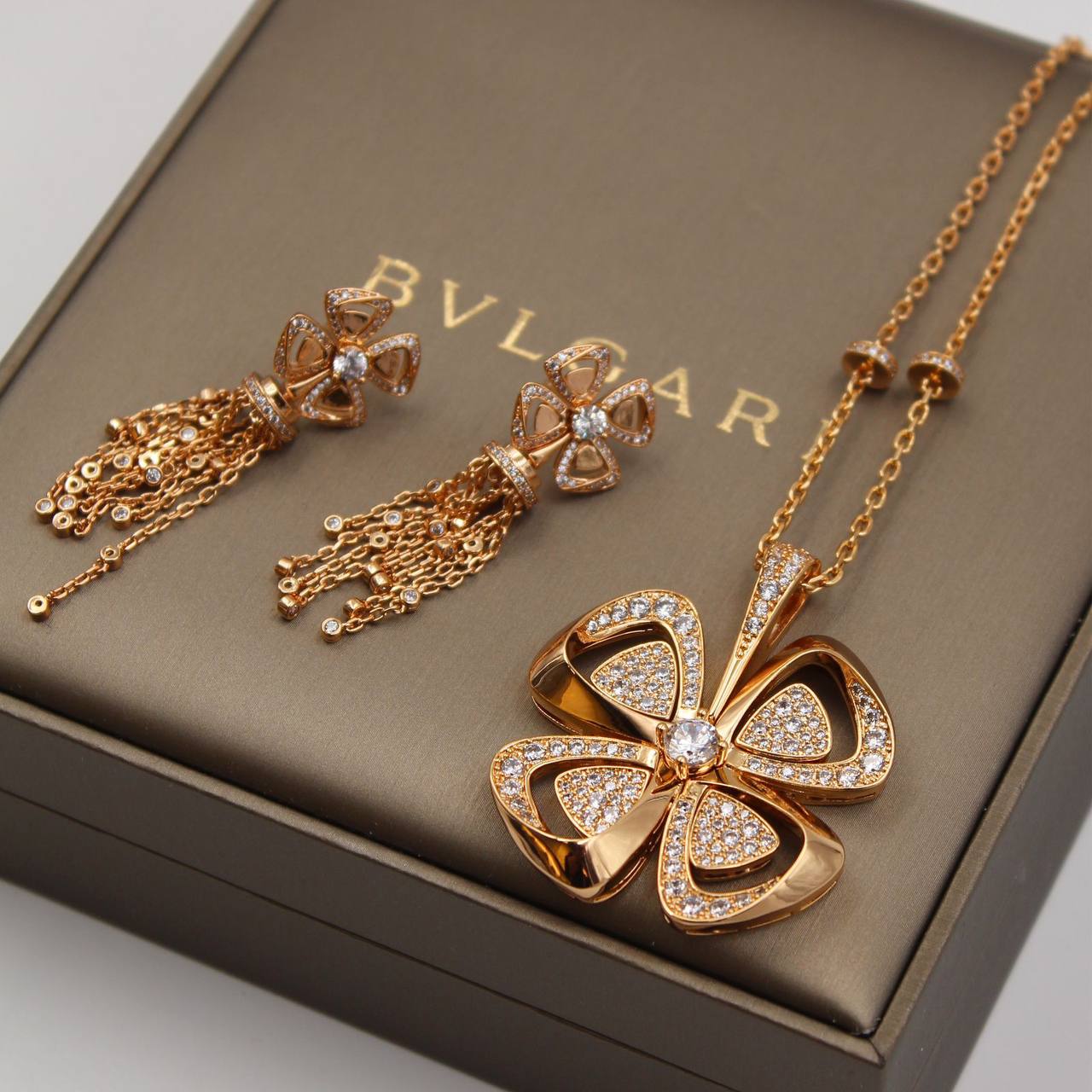 💕*BVLGARI*💕  Long Necklace with Earrings  🌸